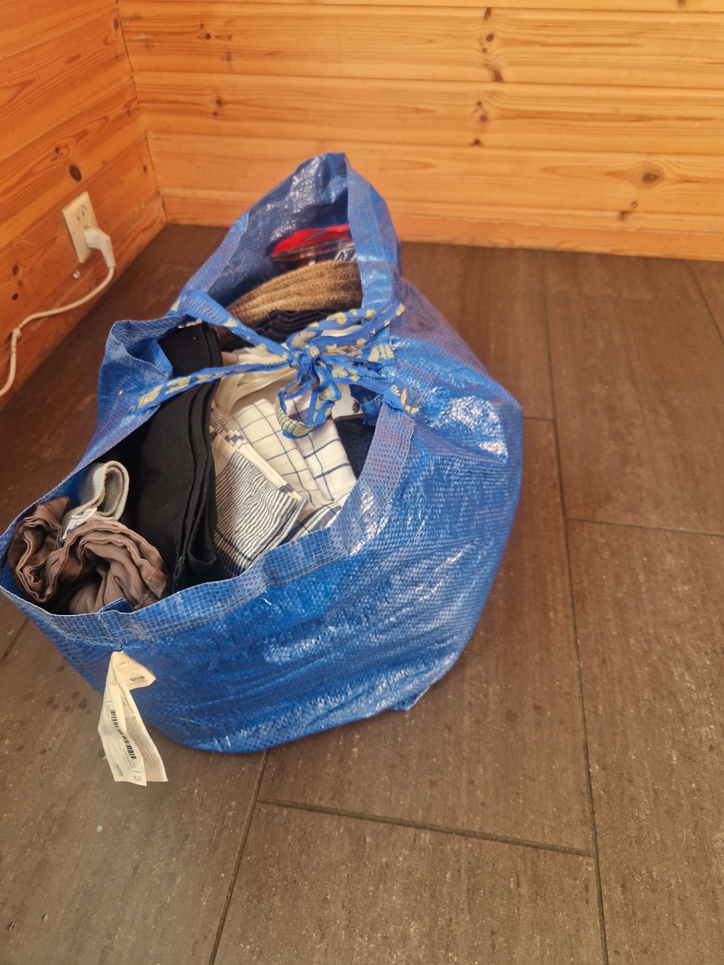 Savner noen denne ikeasekken?  Den har ligget ved jollestativet / rausmolo i vest et par dager.